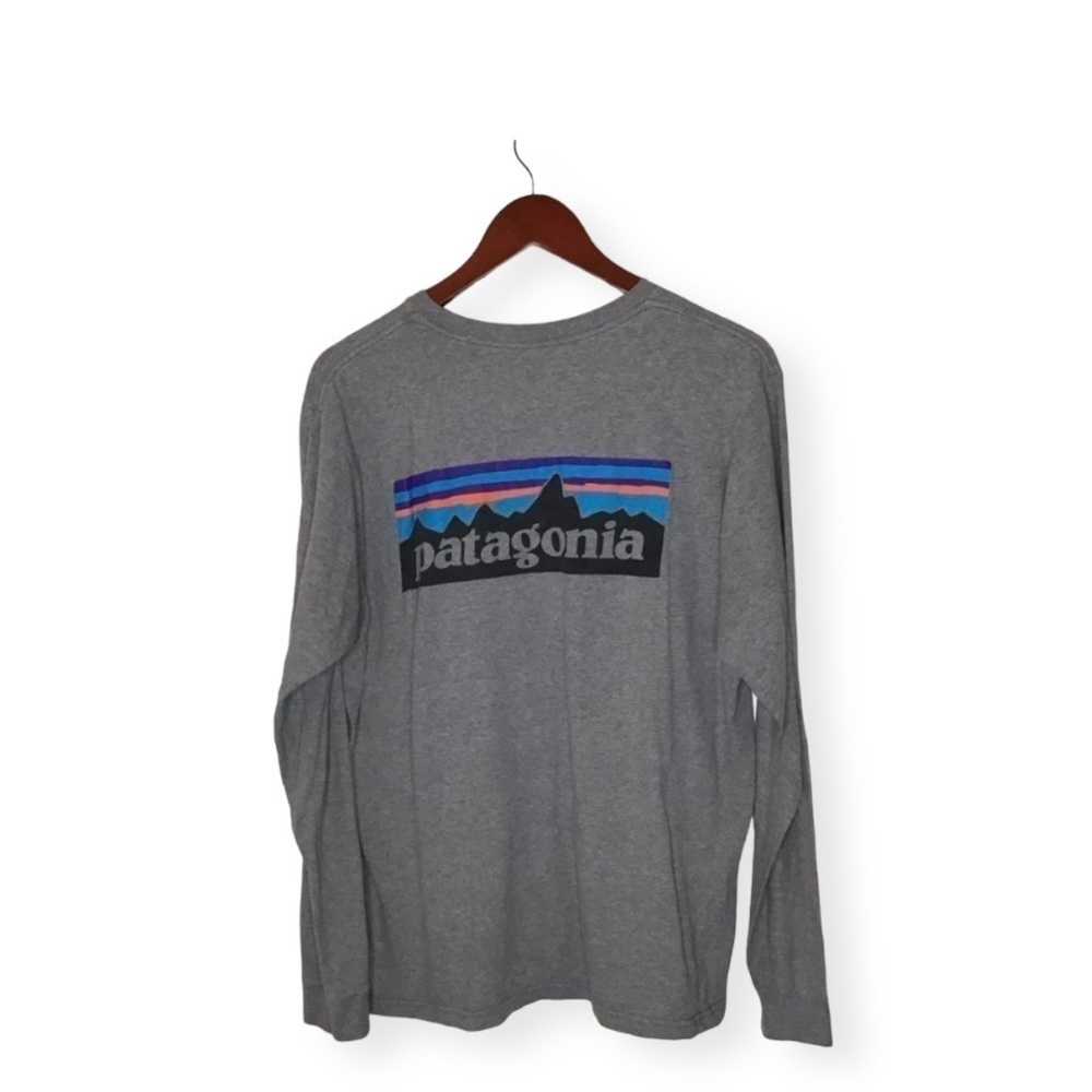 Patagonia P-6 Logo Long Sleeve Responsibili-T-Shirt in Gray.
